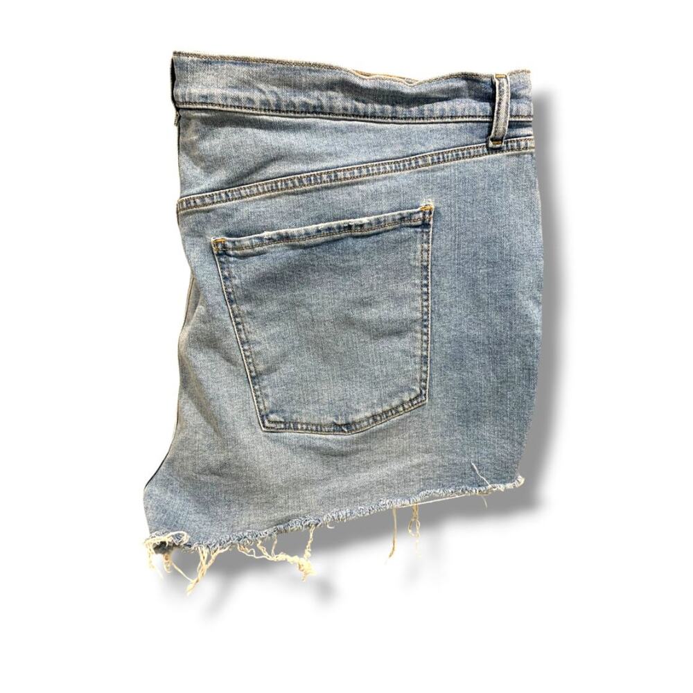 Size 24 Old Navy Plus Size Womens Distressed Jean Shorts Mid-Rise Boyfriend